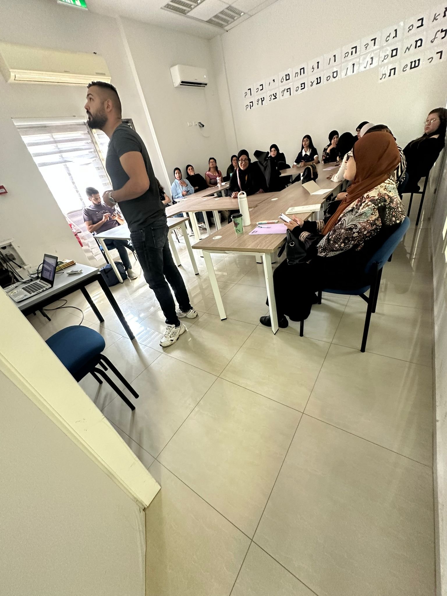افتتاح دورة جديدة في اللغة الانجليزية الأساسية،