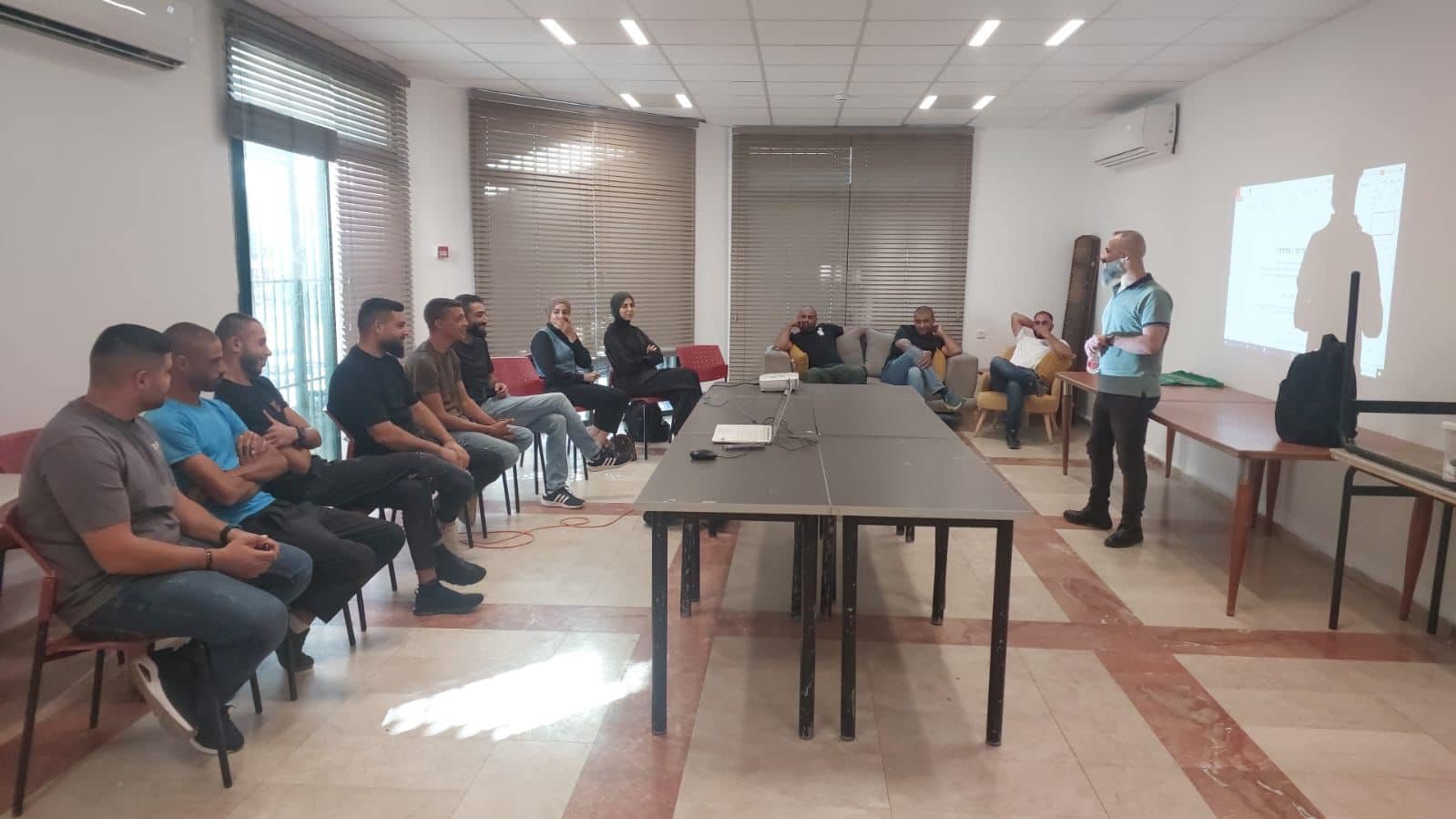 ورشة عمل في المركز الجماهيري قلنسوة